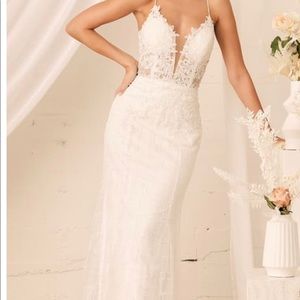 NEVER WORN Wedding Dress